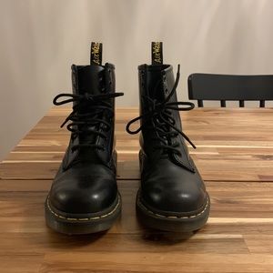 Dr. Martens Size US 6